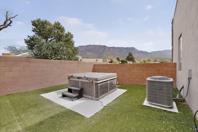 819 Horned Owl Drive NE, Albuquerque, NM 87122