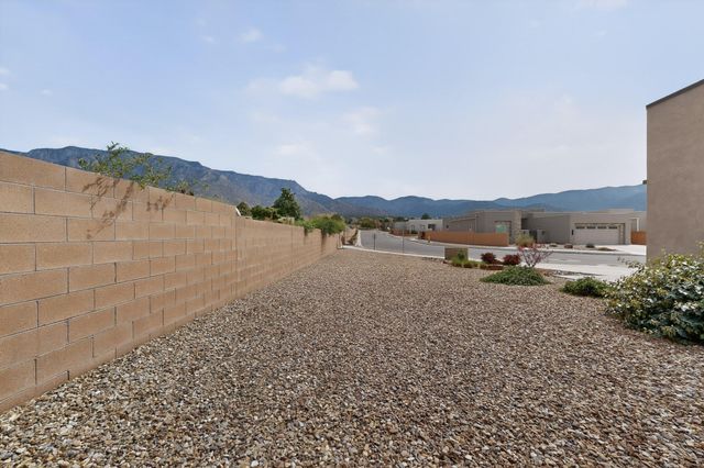 819 Horned Owl Drive NE, Albuquerque, NM 87122