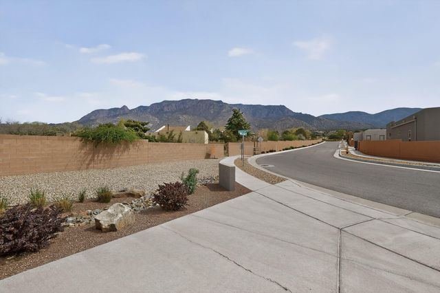 819 Horned Owl Drive NE, Albuquerque, NM 87122