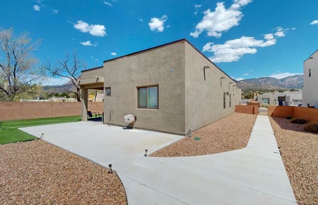 819 Horned Owl Drive NE, Albuquerque, NM 87122