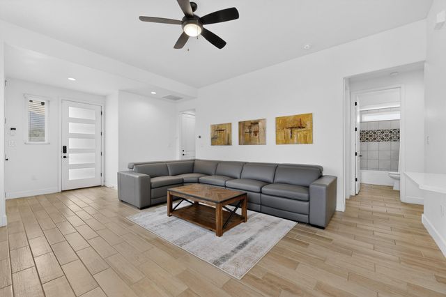 819 Horned Owl Drive NE, Albuquerque, NM 87122