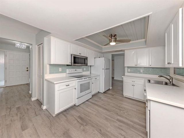 1053 DERIAN PLACE, Nokomis, FL 34275