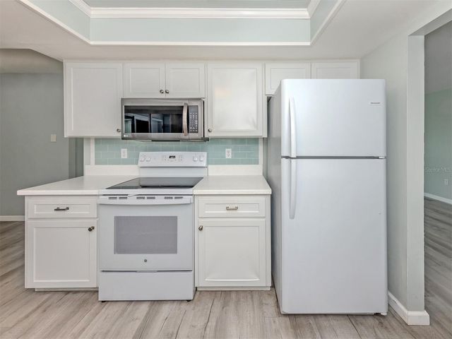 1053 DERIAN PLACE, Nokomis, FL 34275