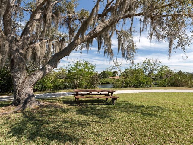 1053 DERIAN PLACE, Nokomis, FL 34275