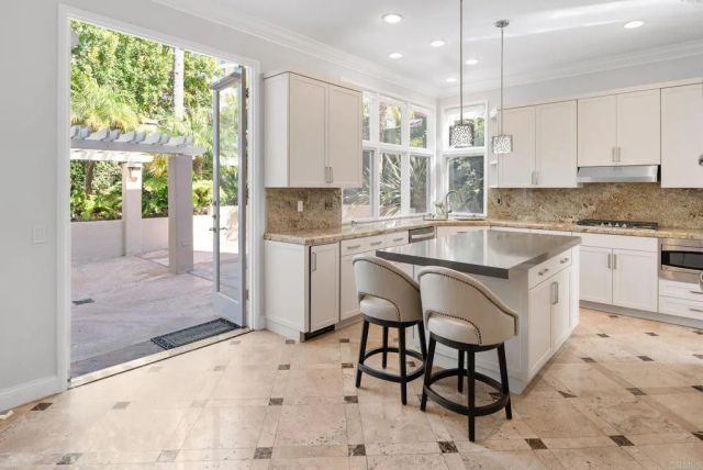 9703 Keeneland Row, La Jolla, CA 92037