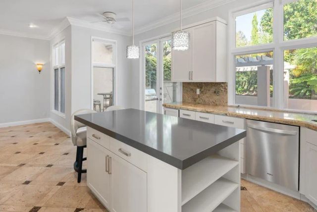 9703 Keeneland Row, La Jolla, CA 92037