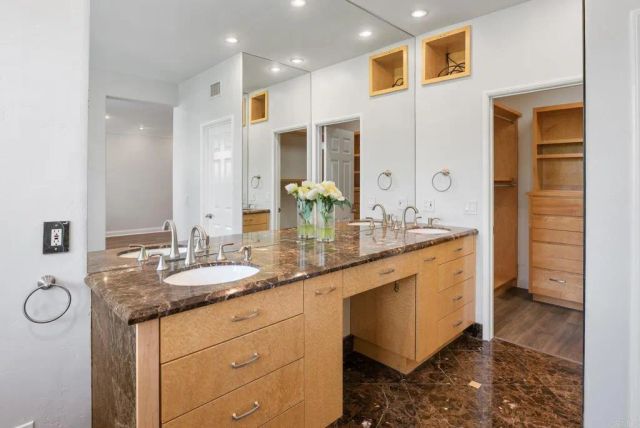 9703 Keeneland Row, La Jolla, CA 92037