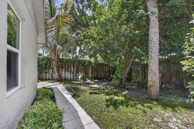 12224 GINGERWOOD Lane, Wellington, FL 33414