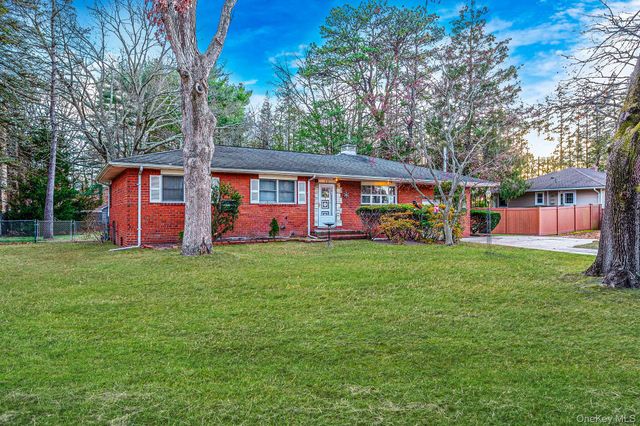 12 Babylon Street, Islip Terrace, NY 11752