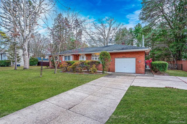 12 Babylon Street, Islip Terrace, NY 11752