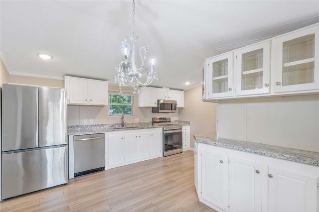 518 Elena Lane, Highlands, TX 77562
