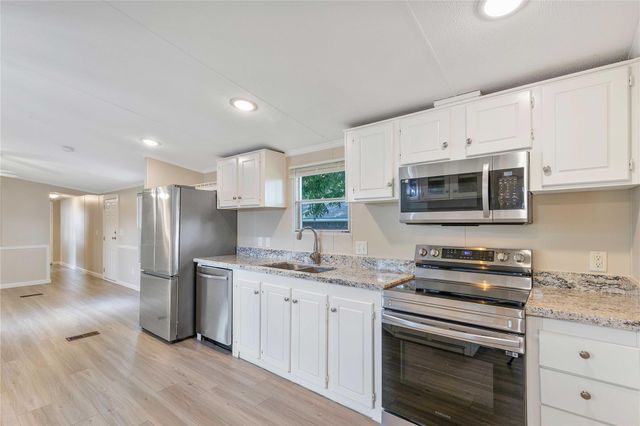 518 Elena Lane, Highlands, TX 77562