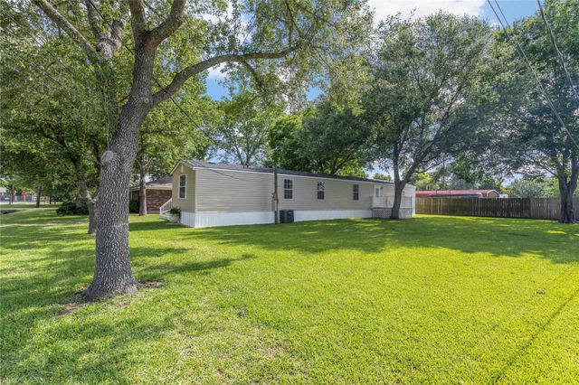 518 Elena Lane, Highlands, TX 77562