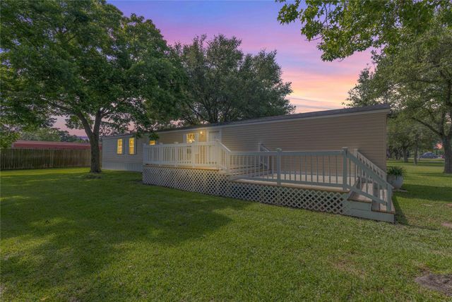 518 Elena Lane, Highlands, TX 77562