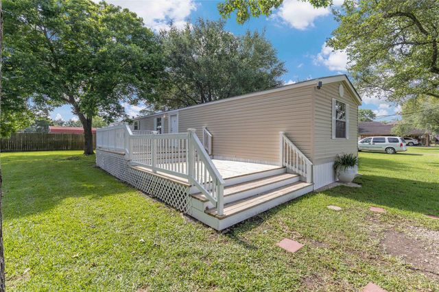 518 Elena Lane, Highlands, TX 77562