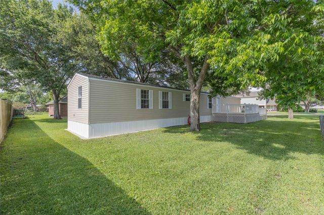 518 Elena Lane, Highlands, TX 77562