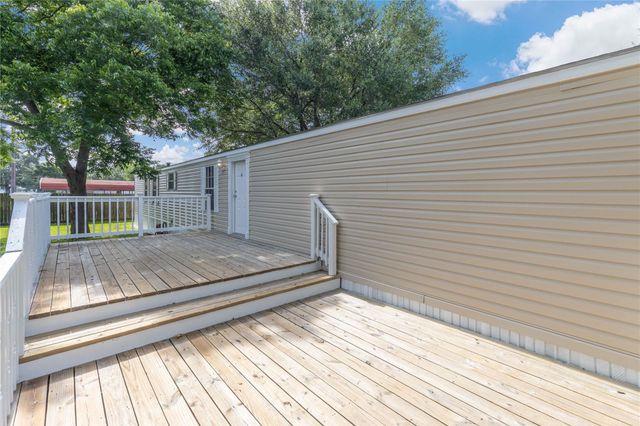 518 Elena Lane, Highlands, TX 77562
