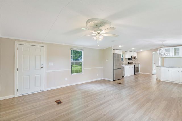 518 Elena Lane, Highlands, TX 77562