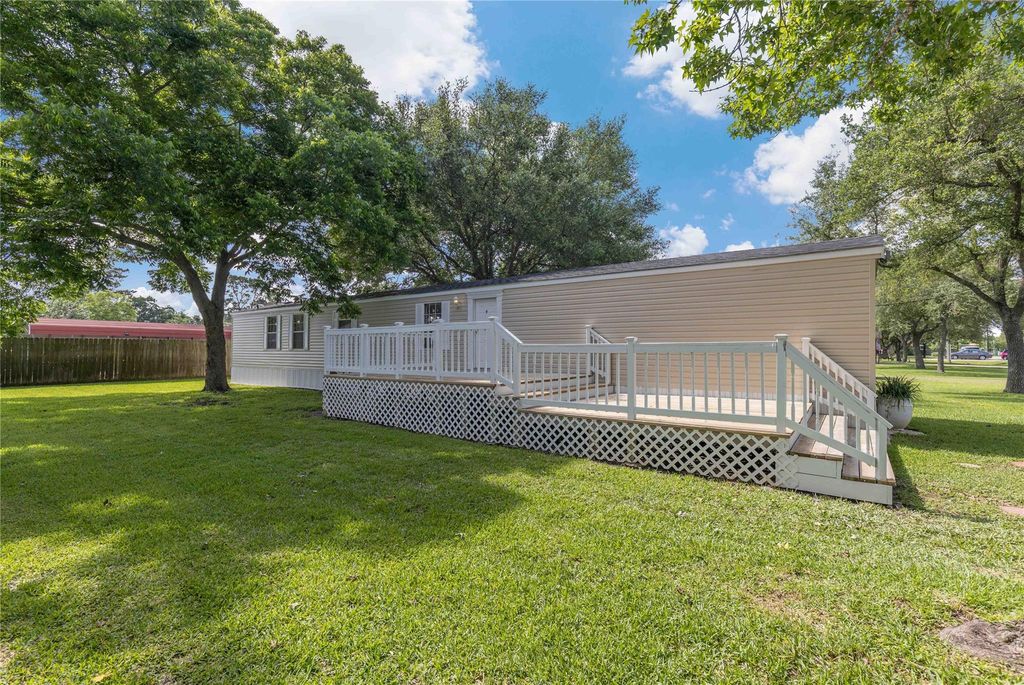 518 Elena Lane, Highlands, TX 77562