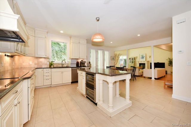 245 Harbor Hill Road, Roslyn, NY 11576