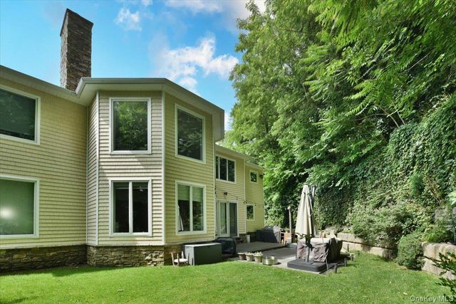 245 Harbor Hill Road, Roslyn, NY 11576