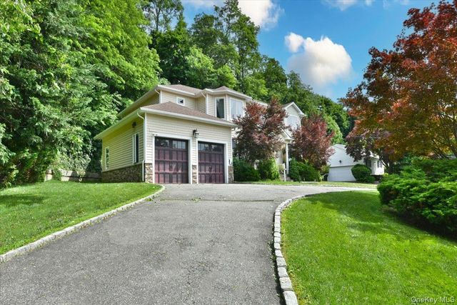 245 Harbor Hill Road, Roslyn, NY 11576