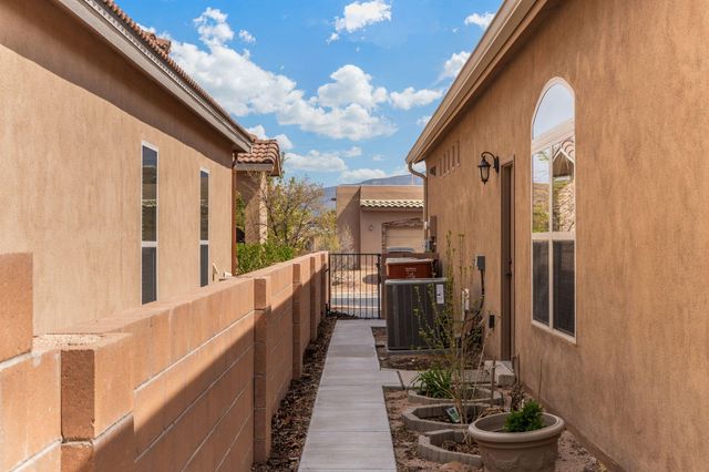 935 Palo Alto Court, Bernalillo, NM 87004