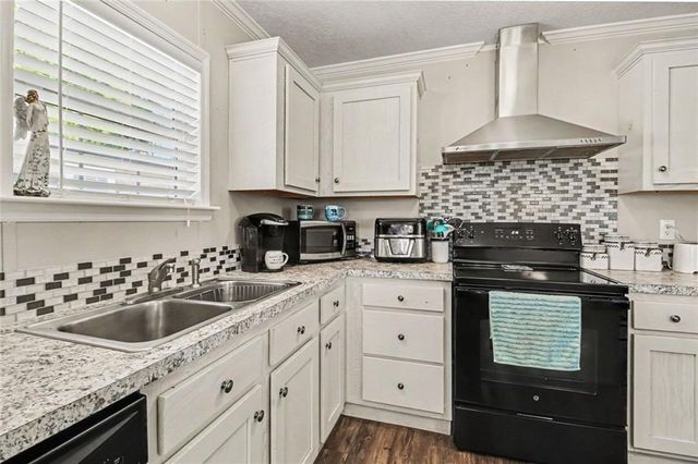 63 Willow Drive E, Newnan, GA 30263
