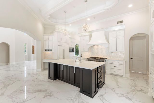 47 Hunnewell Way, The Woodlands, TX 77382