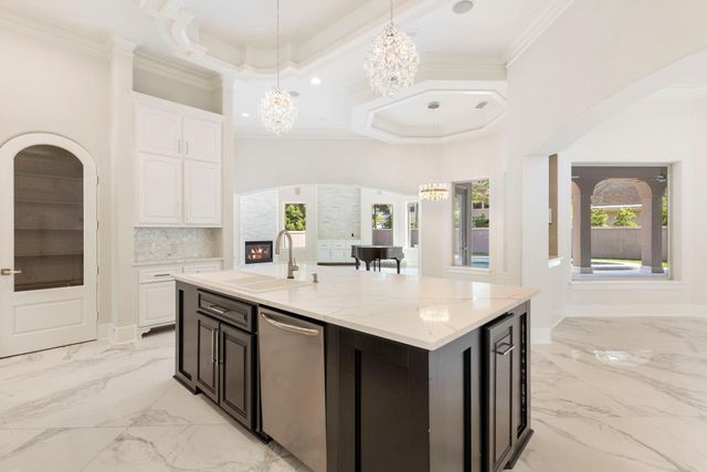 47 Hunnewell Way, The Woodlands, TX 77382