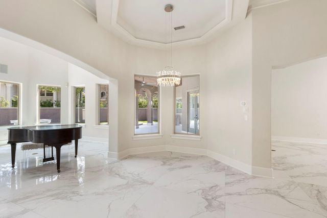 47 Hunnewell Way, The Woodlands, TX 77382