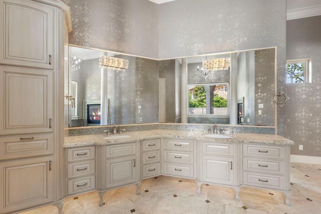 47 Hunnewell Way, The Woodlands, TX 77382