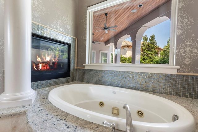47 Hunnewell Way, The Woodlands, TX 77382