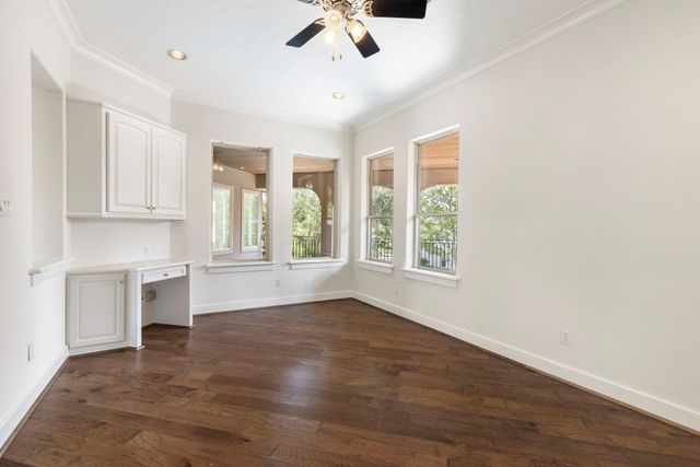 47 Hunnewell Way, The Woodlands, TX 77382