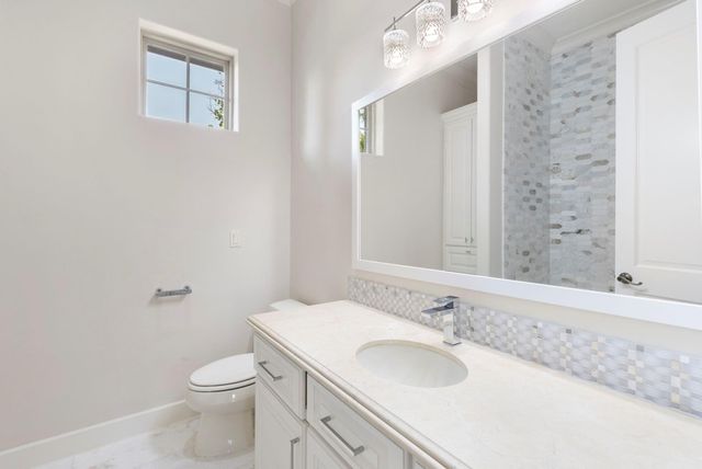 47 Hunnewell Way, The Woodlands, TX 77382