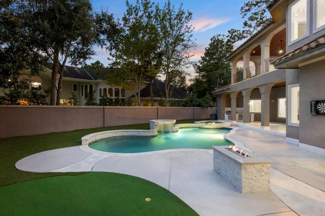 47 Hunnewell Way, The Woodlands, TX 77382