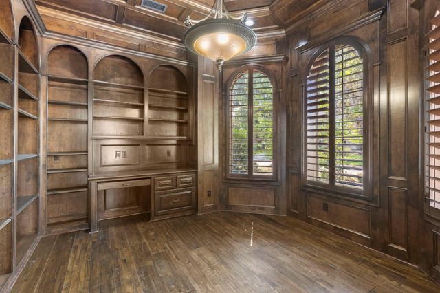 47 Hunnewell Way, The Woodlands, TX 77382
