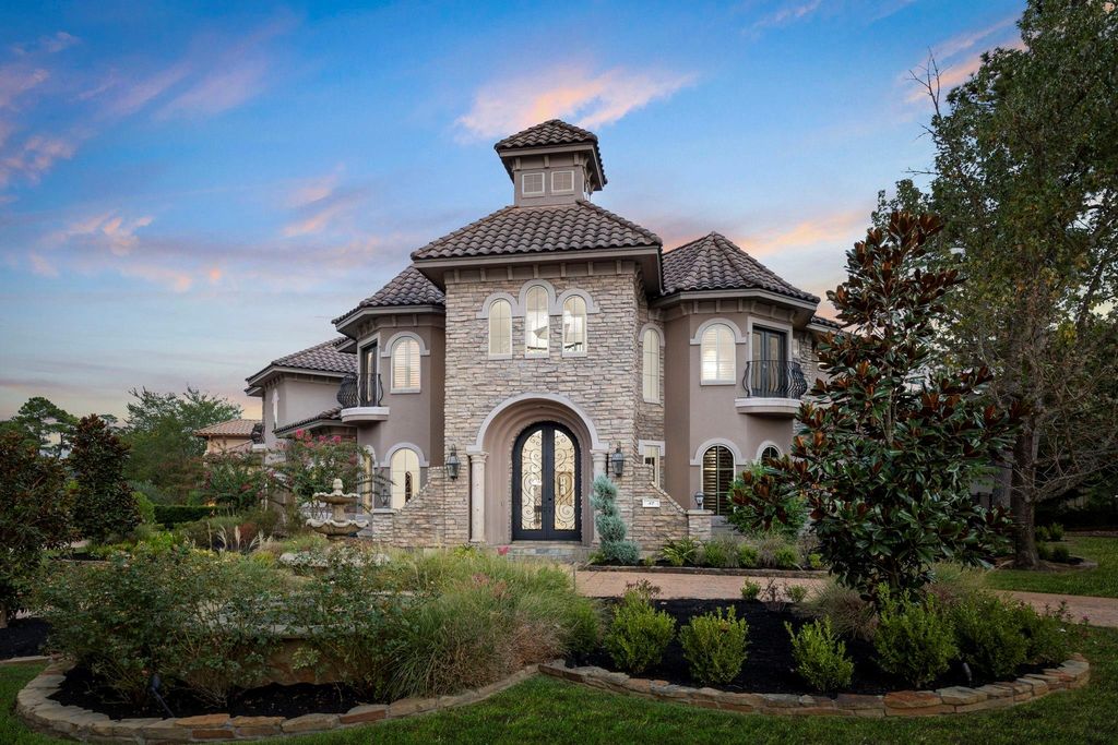 47 Hunnewell Way, The Woodlands, TX 77382