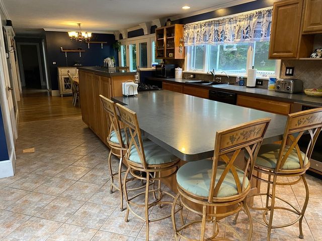 64 Broad St, Rehoboth, MA 02769