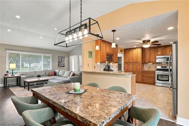 6611 Wedgewood Drive, North Olmsted, OH 44070