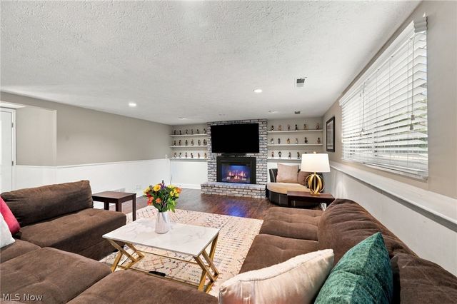 6611 Wedgewood Drive, North Olmsted, OH 44070