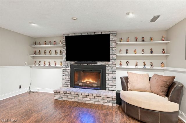 6611 Wedgewood Drive, North Olmsted, OH 44070