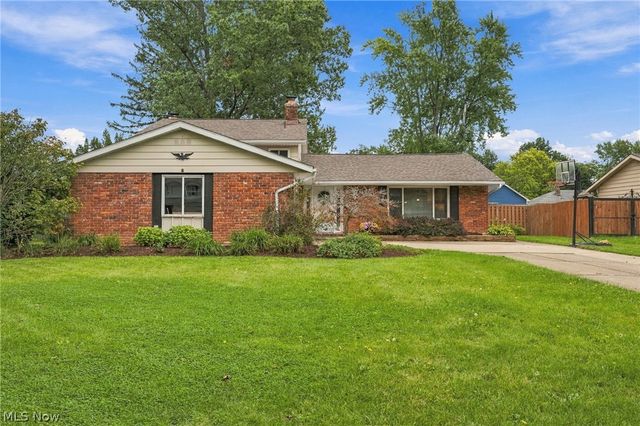 6611 Wedgewood Drive, North Olmsted, OH 44070