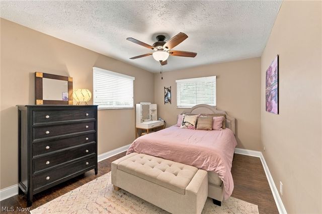 6611 Wedgewood Drive, North Olmsted, OH 44070