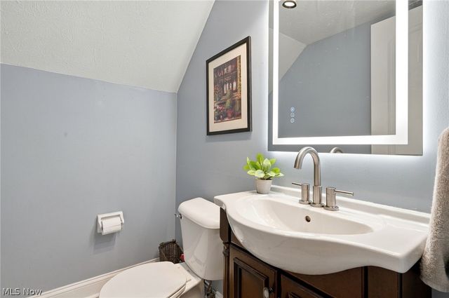 6611 Wedgewood Drive, North Olmsted, OH 44070