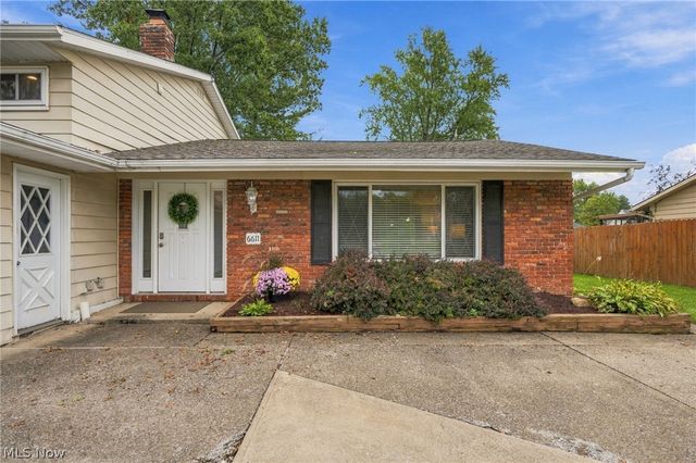 6611 Wedgewood Drive, North Olmsted, OH 44070