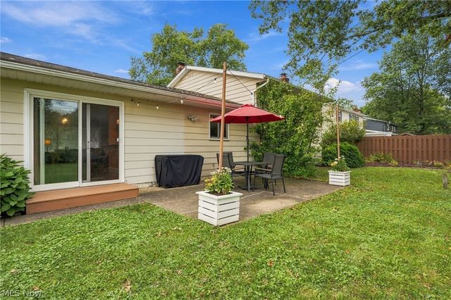6611 Wedgewood Drive, North Olmsted, OH 44070