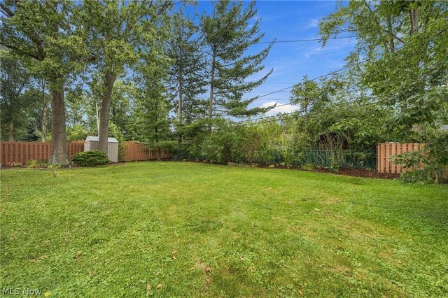 6611 Wedgewood Drive, North Olmsted, OH 44070