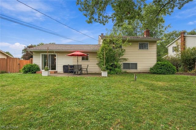 6611 Wedgewood Drive, North Olmsted, OH 44070