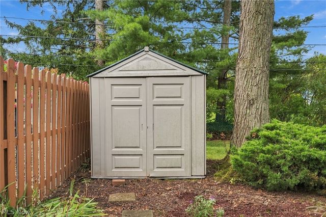 6611 Wedgewood Drive, North Olmsted, OH 44070